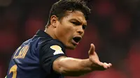 Penyelamatan Thiago Silva bek Paris Saint-Germain saat melawan Ajaccio dalam lanjutan kompetisi Ligue1, Prancis.