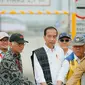 Jokowi menandai peresmian ruas ini dengan menandatangani 2 prasasti (Dok: Hutama Marga Waskita)