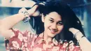 Penyanyi yang sedang naik daun, Nike Ardilla. Penyanyi kelahiran Bandung itu meninggal secara mengenaskan pada kecelakaan tunggal. Mobil yang ditumpangi ringsek. Pelantun lagu Bintang Kehidupan  meninggal dalam usia 19 tahun. (Istimewa)