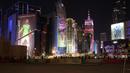 Foto-foto atau gambar para bintang piala dunia banyak dipajang di gedung-gedung pencakar langit di daerah West Bay, The Corniche, Doha. (Bola.com/Ade Yusuf Satria)