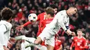 Sang megabintang Cristiano Ronaldo yang dijaga ketat benar-benar kesulitan menembus tembok pertahanan tim Dinamit. (AFP/Jonathan Nackstrand)
