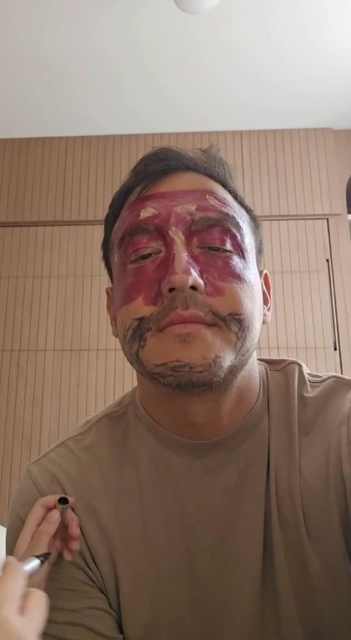 Wajah Cemong, Hamish Daud Pasrah saat Didandani Jadi King Teca oleh Zalina sang Putri - Gemes Banget