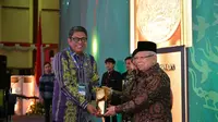 Walikota Bontang, Bari Rase menerima Piala Adipura Kencana 2023 di Kantor Kementerian Kehutanan dan Lingkungan Hidup (KLHK), Jakarta, Selasa (5/3/2024). (Foto: Istimewa)