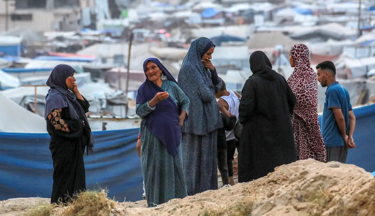 Di sisi lain, menurut otoritas kesehatan Gaza, lebih dari 41.800 warga Palestina tewas dan jutaan warga harus mengungsi akibat serangan-serangan Israel sejak 7 Oktober tahun lalu. (Bashar TALEB/AFP)