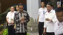 Presiden Joko Widodo akan memberi keterangan pers insiden jatuhnya pesawat Lion Air JT 610 di Crisis Center Gedung VIP Bandara Soekarno-Hatta, Tangerang, Senin (29/10). (Liputan6.com/Fery Pradolo).