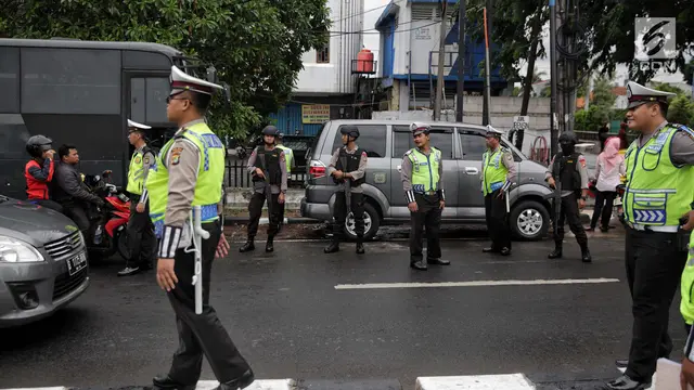 Bersenjata Lengkap, Brimob Kawal Operasi Zebra Jaya
