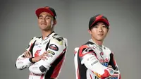 Mario Suryo Aji (kiri) bakal balapan untuk Honda Team Asia di Moto2 2026. (Honda Team Asia)