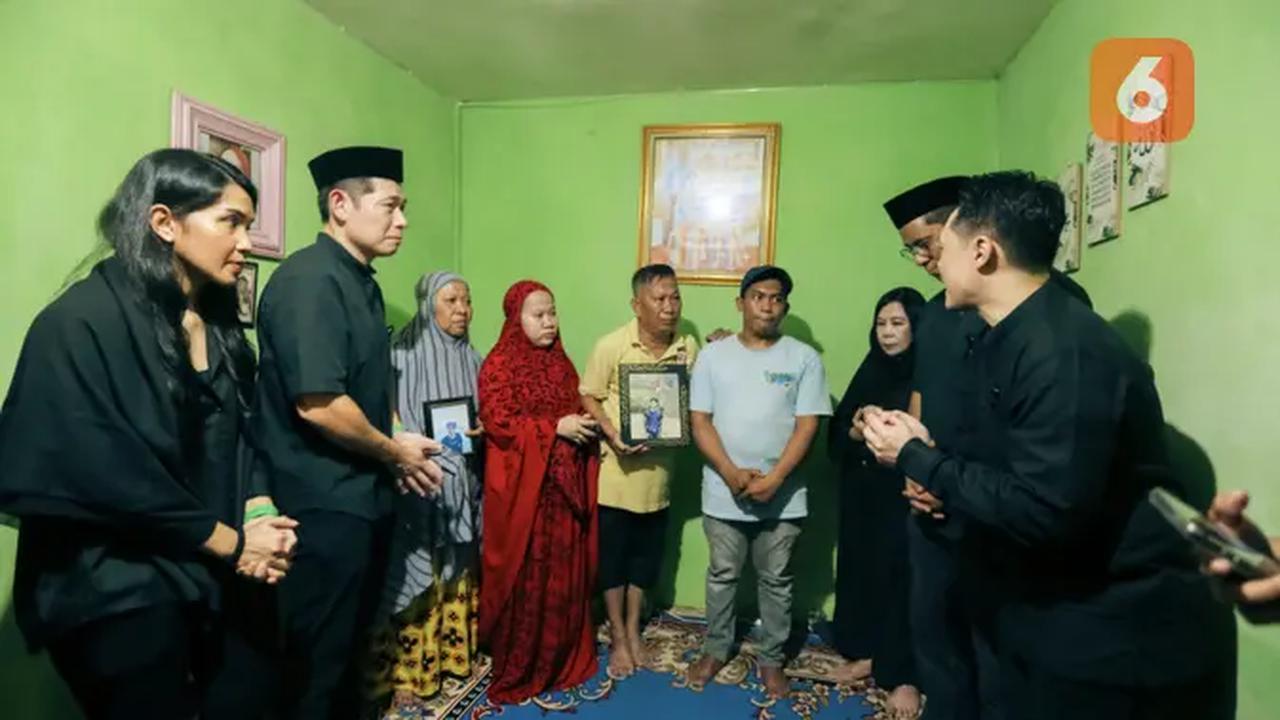 CEO Grab Anthony Tan bertemu dengan keluarga Rusdamdiansyah di Makassar, Senin (1/9/2025). (Liputan6.com/ FauzanSulaiman)
