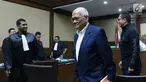 Dorodjatun Kuntjoro-Jakti (tengah) saat jeda persidangan di Pengadilan Tipikor, Jakarta, Senin (16/7). Dorodjatun bersaksi pada sidang kasus korupsi penerbitan SKL BLBI dengan terdakwa Syafruddin Arsyad Temenggung. (Liputan6.com/Helmi Fithriansyah)