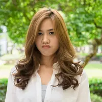 ilustrasi perempuan cemberut/Pumidol/Shutterstock