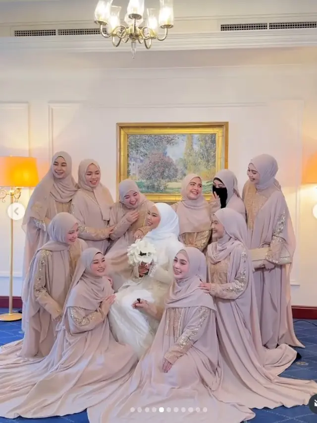 8 Potret Artis Hadir ke Pernikahan Dara Arafah di Madinah, Menawan Jadi Bridesmaid