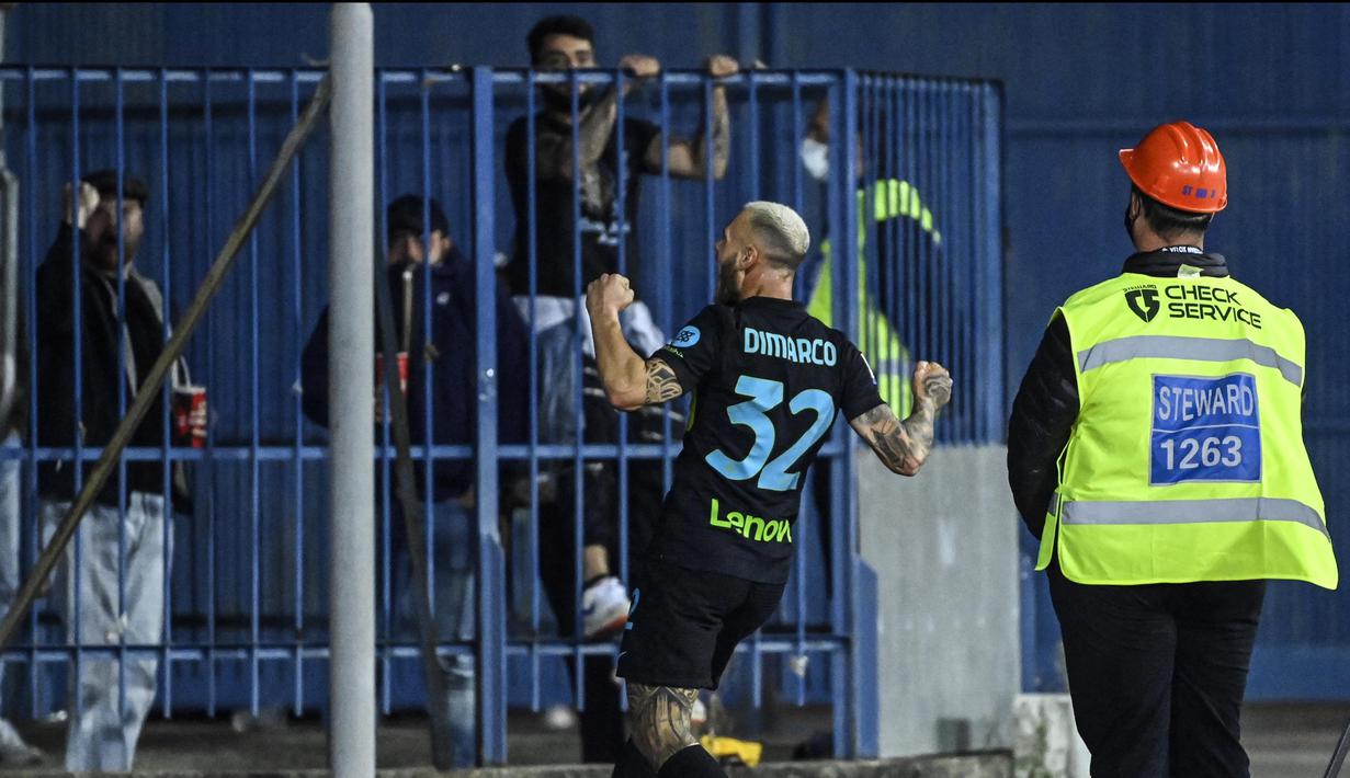 Inter sukses menambah keunggulan menjadi 2-0 lewat aksi Dimarco pada menit ke-67 saat meneruskan crossing apik yang dilepaskan Lautaro Martinez. (AFP/Alberto Pizzoli)