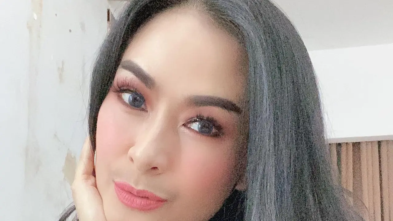 Iis Dahlia. (Foto: Instagram @isdadahlia)