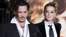 Bahkan Johnny Depp pun pernah cilok. Ia dan Amber Heard beremu di The Rum Diary. (VALERIE MACON  AFP)
