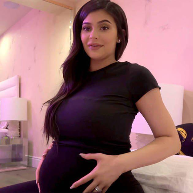 Setelah memendam sekian lama, Kylie Jenner akhirnya menyebarkan foto-foto dan rekaman video saat masa kehamilannya lewat sebuah postingan di YouTube bertajuk 'To Our Daughter'./Copyright TMZ/sry