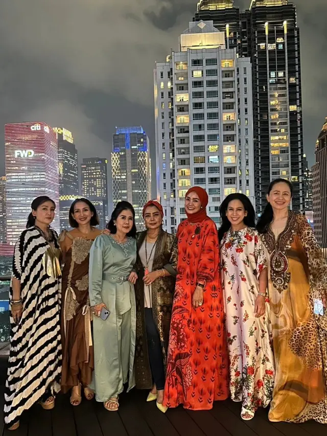 Mayangsari Buka Puasa Bareng Geng Sosialita
