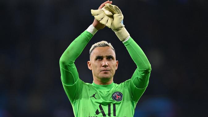 Keylor Nevas sukses menjadi pemain kunci sejak kedatangannya di Parc des Princes saat PSG mencapai final Liga Champions untuk pertama kalinya. Ia memiliki kemampuan membaca umpan silang dan memenangkan bola satu lawan satu. Musim ini, Navas telah mencetak 5 clean sheet di Ligue 1. (AFP/Paul Ellis)