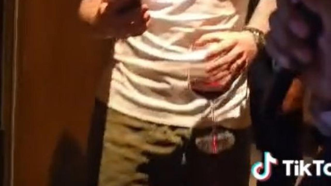 Viral Momen Wanita Karaokean Lagu Ed Sheeran Tiba-tiba Didatangi Artisnya Langsung, Heboh Nyanyi Bareng