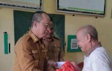 Tahukah Anda? Bupati Bangka Tengah Salurkan BLT dan Sembako, 30 KPM Desa Trubus Tersenyum Lega!