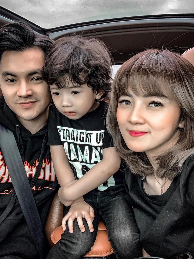 Jarang Terekspos Ini 6 Potret Hangat Keluarga Kecil Aditya Suryo Hot Liputan6 Com