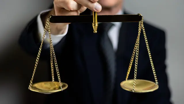 Ilustrasi hukum, dissenting opinion