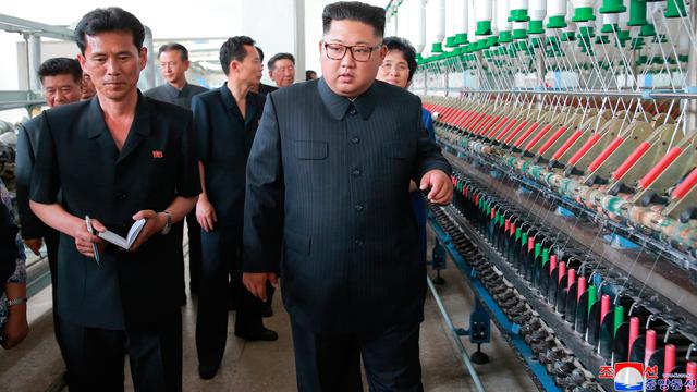 Kim Jong-un Kunjungi Pabrik Tekstil di Sinuiju