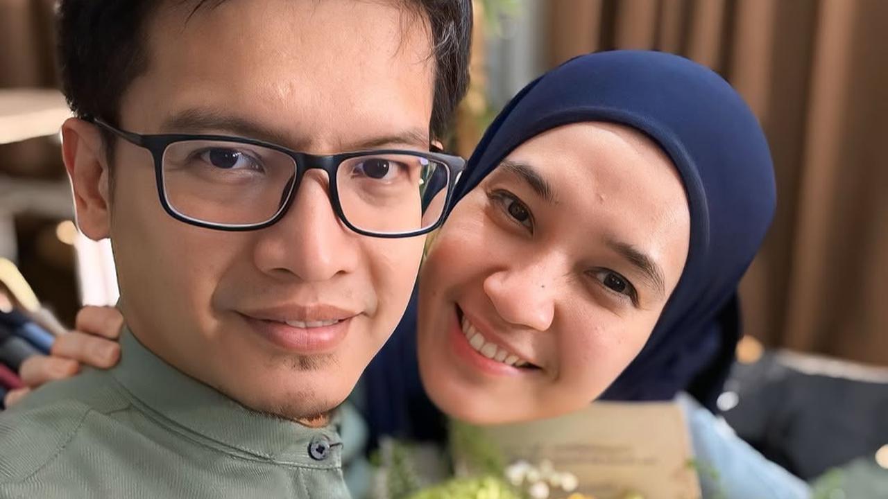 Potret Dhini Aminarti dan Dimas Seto yang Makin Romantis ( IG @dimasseto_1 @dhiniaminarti)