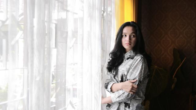 Kembali Ke Indonesia Tya Arifin Belajar Lagi Bahasa Sunda Showbiz Liputan6 Com