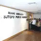 Sosok Sutopo Purwo Nugroho diabadikan jadi nama ruang serbaguna dan diresmikan hari ini, Kamis (1/8/2019) oleh Kepala BNPB Doni Monardo di Graha BNPB Jakarta. (Dok Badan Nasional Penanggulangan Bencana/BNPB)