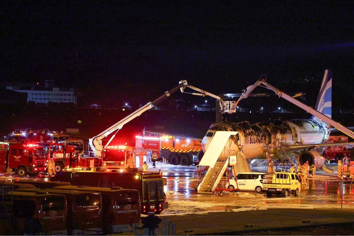 Pesawat Air Busan terbakar di Korea Selatan