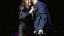 Duet Rossa dan Afgan dalam festival musik Love Fest di Istora Senayan, Jakarta Pusat, Jumat (21/2/2020) malam. (Adrian Putra/Fimela.com)