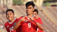 Selebrasi striker Timnas Indonesia U-22, Ramadhan Sananta setelah mencetak gol ketiga Timnas Indonesia U-22 ke gawang Myanmar pada laga kedua Grup A SEA Games 2023 di Olympic Stadium, Phnom Penh, Kamboja, Kamis (4/5/2023). (Bola.com/Abdul Aziz)