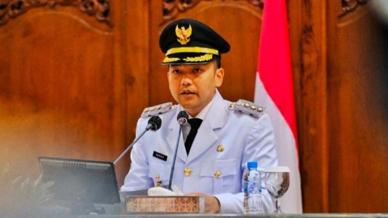 Masih Pakai Seragam Dinas, Wali Kota Solo dan Sekda Sowan Jokowi, Ada Apa?