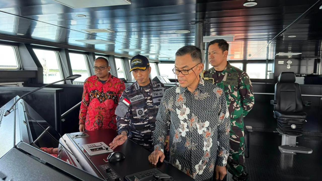 FOTO: KRI Canopus Tiba di Mauritius Usai Pelayaran Lintas Samudra