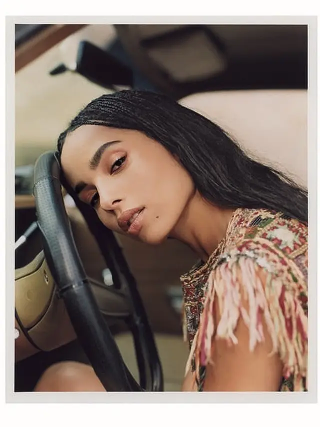Pesona Zoe Kravitz (sumber: instagaram/zoeisabellakravitz)