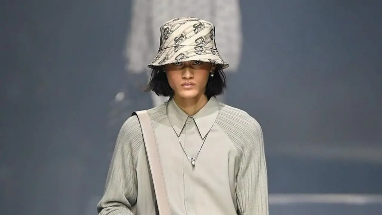 6 Potret Rizal Rama, Model Indonesia yang Tampil di Paris Fashion Week 2022