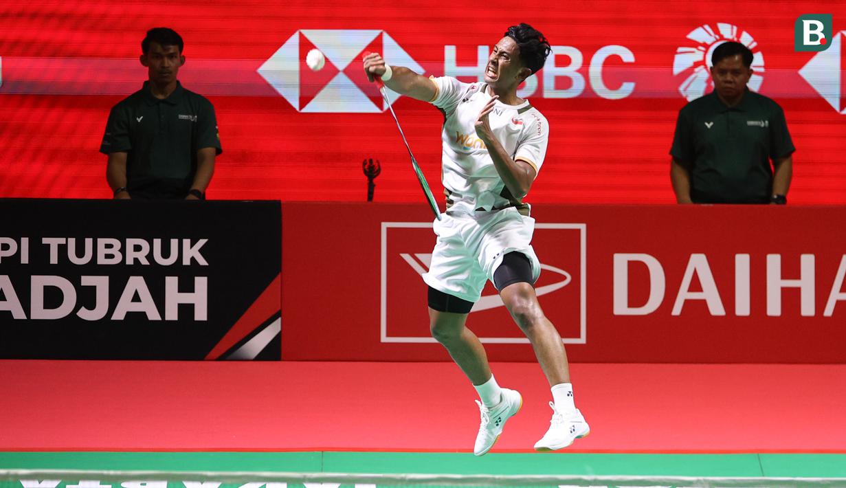 Tunggal putra Indonesia, Alwi Farhan, saat melawan wakil Taiwan, Chi Yu Jen pada laga semifinal Indonesia Masters 2026 di Istora Senayan, Jakarta, Sabtu (24/1/2026). (Bola.com/M Iqbal Ichsan)