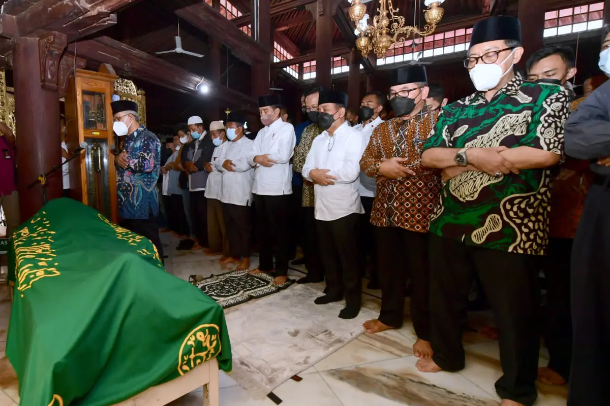 Presiden Jokowi Bertakziah ke Persemayaman Almarhum Buya Syafii Maarif