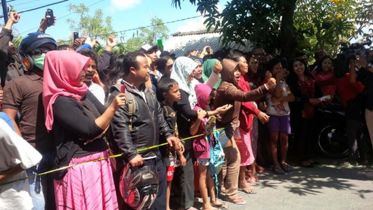 Kemarahan ratusan warga warnai rekonstruksi pembunuhan Angeline
