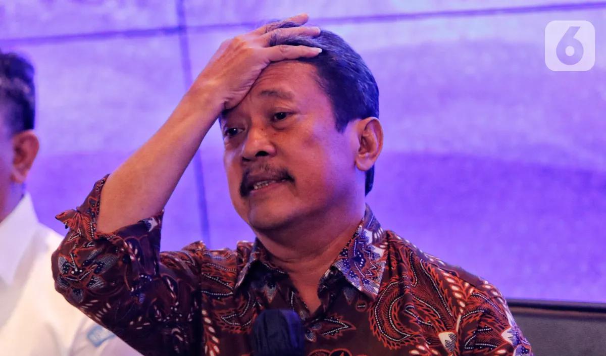 "Agak aneh, Singapura ini negara kecil, enggak punya laut, lautnya sudah di pepet-pepet, tapi dia cukup besar ikan hiasnya,"&nbsp;