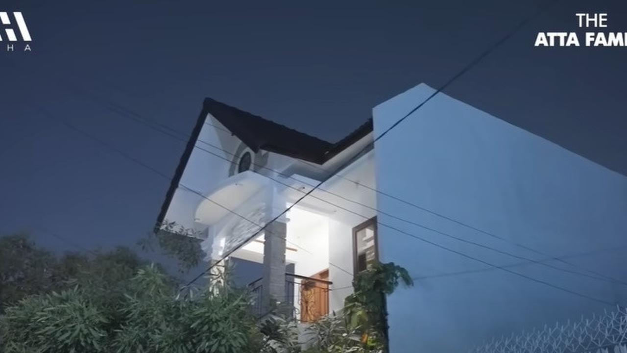 8 Potret Rumah Yuni Shara di Kampung Halaman, bak Galeri Seni dengan Banyak Koleksi Lukisan