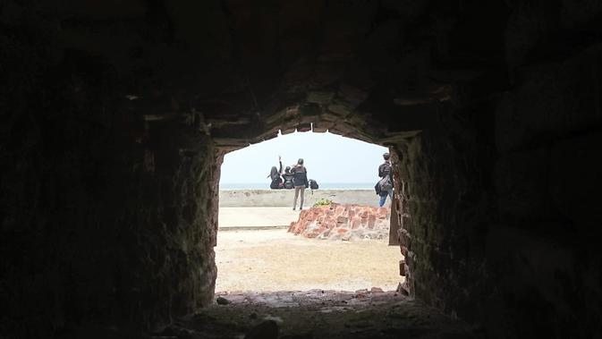 Salah satu lubang menaruh meriam di Benteng Martello, Pulau Kelor. (Liputan6.com/Dinny Mutiah)