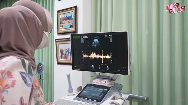 Jessica Iskandar Cek Kandungan di Jakarta