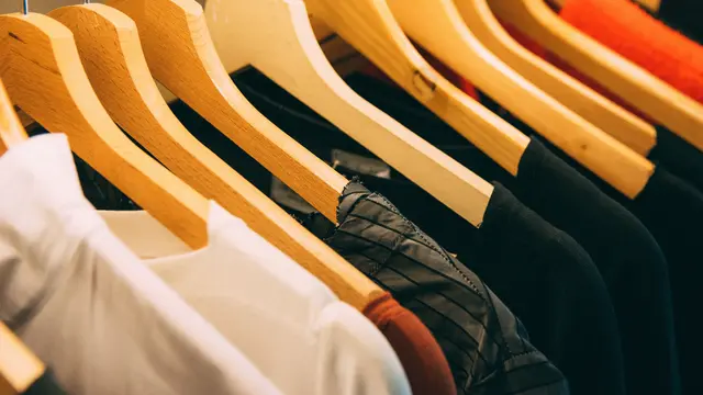 Ilustrasi kaos - Photo by Kai Pilger from Pexels
