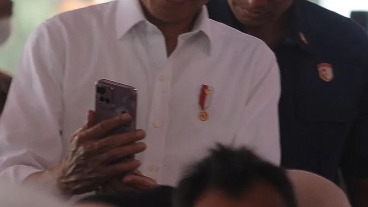 VIDEO: Pedas Jokowi Sindir Polusi Jakarta Bikin Batuk-Batuk!