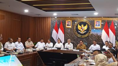 Cegah Inflasi Nataru, Mendagri Minta Maskapai Tahan Harga Tiket