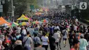 Pedagang kaki lima (PKL) berjualan di jalan saat car free day (CFD) di kawasan Bundaran HI, Jakarta, Minggu (6/10/2019). Kurangnya pengawasan petugas menyebabkan banyak PKL yang berjualan tidak pada tempat yang telah disediakan oleh Pemprov DKI Jakarta. (Liputan6.com/Faizal Fanani)