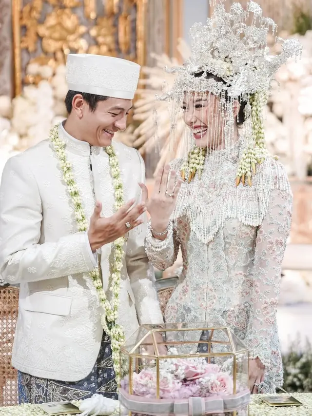 6 Potret Akad Nikah Pembalap Rio Haryanto dan Athina, Sandiaga Uno Jadi Saksi