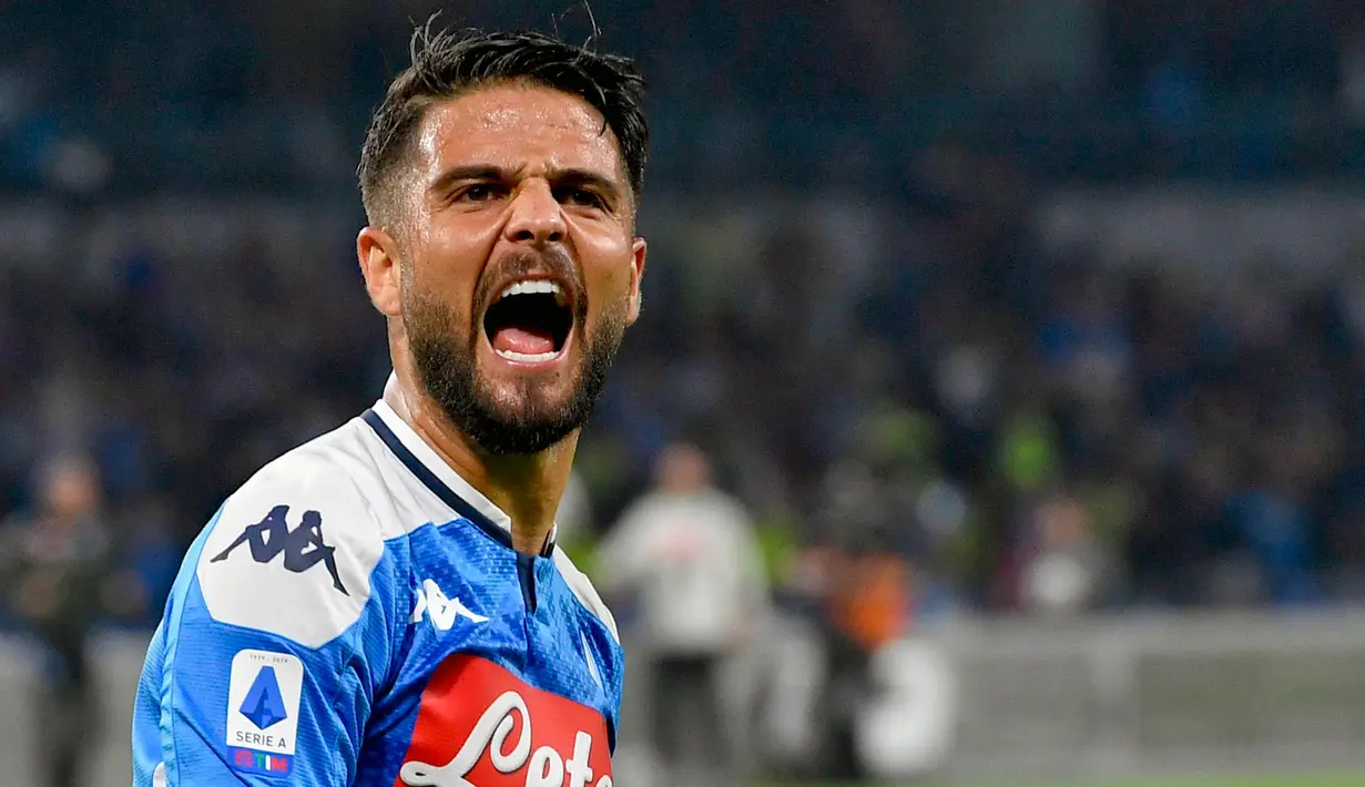 Reaksi penyerang Napoli Lorenzo Insigne saat menjamu Atalanta dalam laga pekan kesepuluh Liga Italia di Stadion San Paolo, Naples, Rabu (30/10/2019). Laga sengit Napoli vs Atalanta berakhir tanpa pemenang dengan skor 2-2. (Ciro Fusco/ANSA via AP)