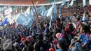 Suasana perayaan May Day 2016 di GBK, Jakarta, Minggu (1/5) GBK merupakan titik kumpul para Buruh dalam penyampaian aspirasi buruh saat Perayaan Buruh Internasional. (Liputan6.com/Helmi Afandi)